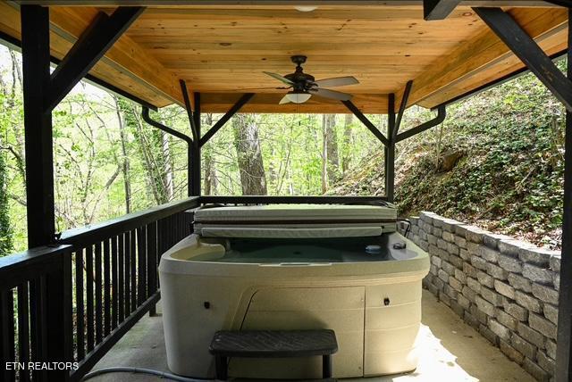 1421 Silver Poplar Ln, Sevierville, TN 37876