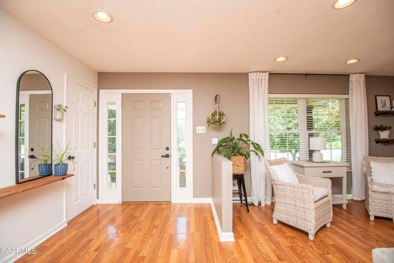 1422 Cedar Park Dr, Maryville, TN 37803