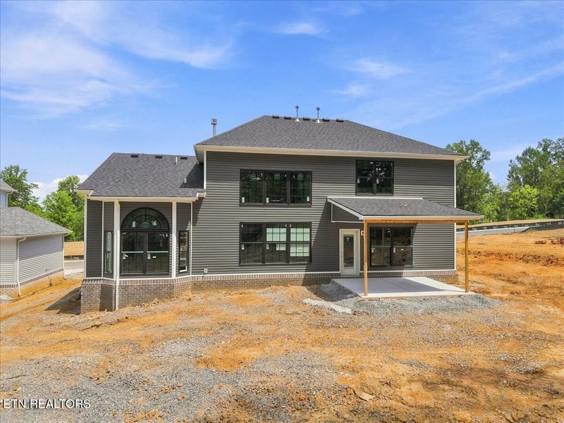 1422 Crescent Oaks Ln, Lenoir City, TN 37772