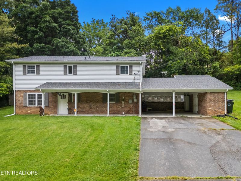 1423 E East Jackson Cir, Morristown, TN 37813