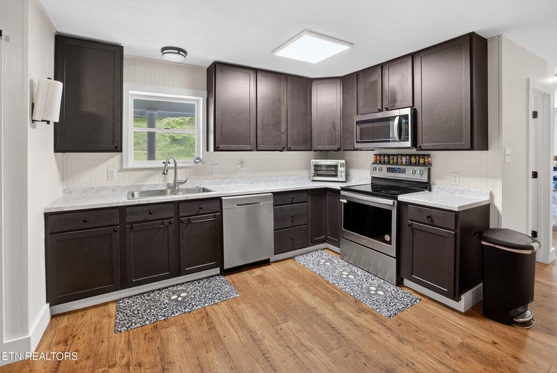 1423 E East Jackson Cir, Morristown, TN 37813