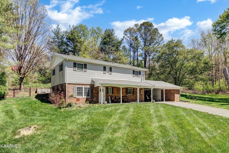 1423 E Jackson Cir, Morristown, TN 37813