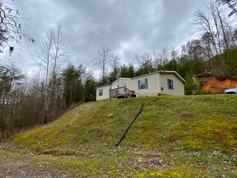 1423 Honeysuckle Ln, Sevierville, TN 37876