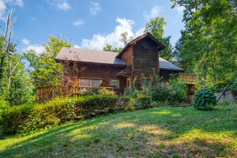 1423 Park Ln, Sevierville, TN 37876