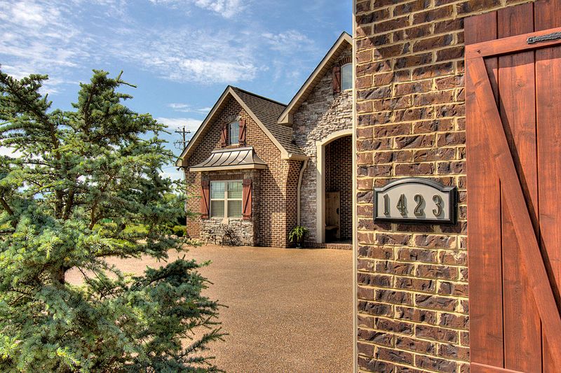 1423 St Thomas Way, Alcoa, TN 37701
