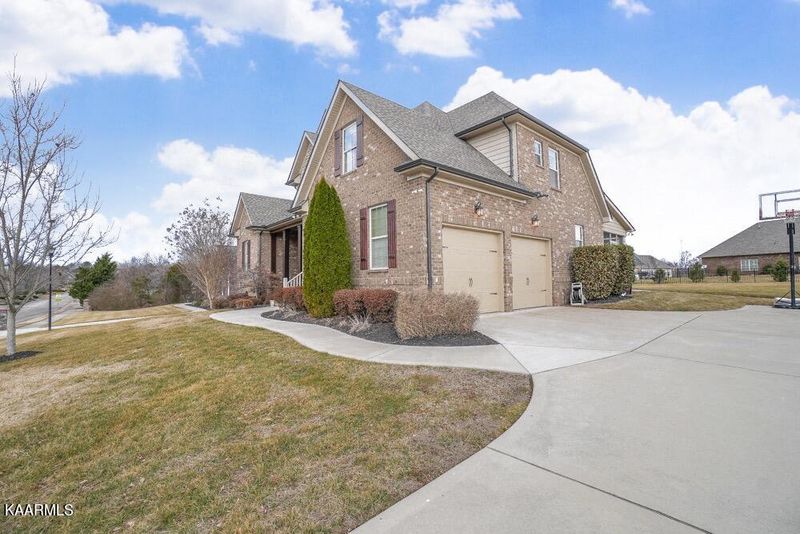 1424 Aberdeen Dr, Alcoa, TN 37701