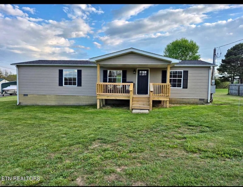 1424 Creston Rd, Crossville, TN 38571