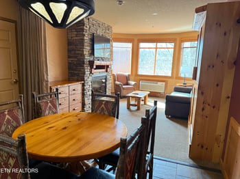 1424 Old Knoxville #14067 14069 Hwy, Sevierville, TN 37876