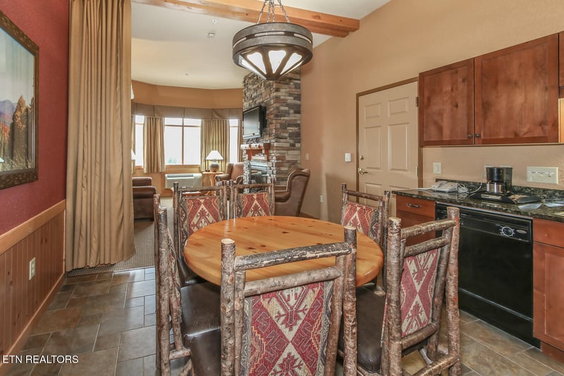 1424 Old Knoxville Hwy #12064/6, Sevierville, TN 37876