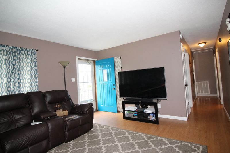1424 Wake Robin Dr, Knoxville, TN 37918
