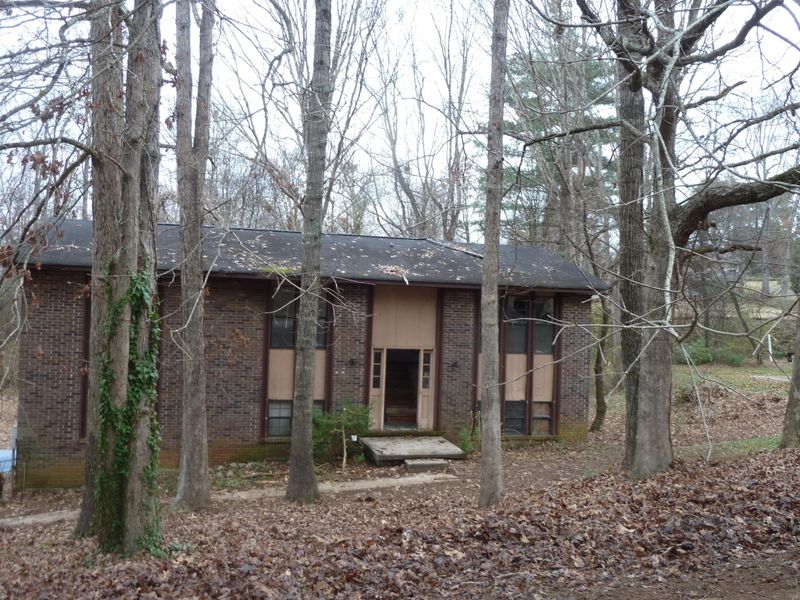 1425 Lakeshire, Knoxville, TN 37922