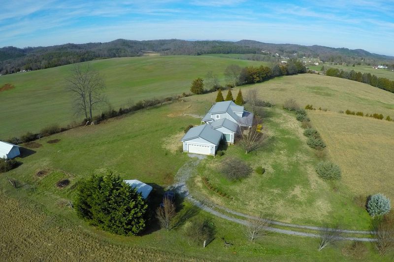 1425 Oak Grove Rd, Madisonville, TN 37354