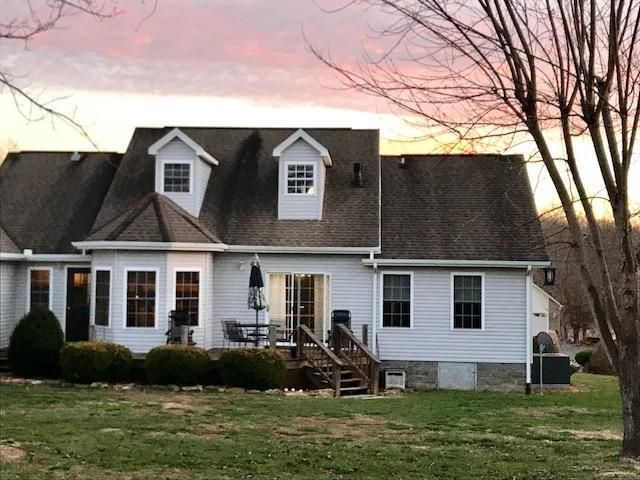 1425 War Eagle Dr, Crossville, TN 38572