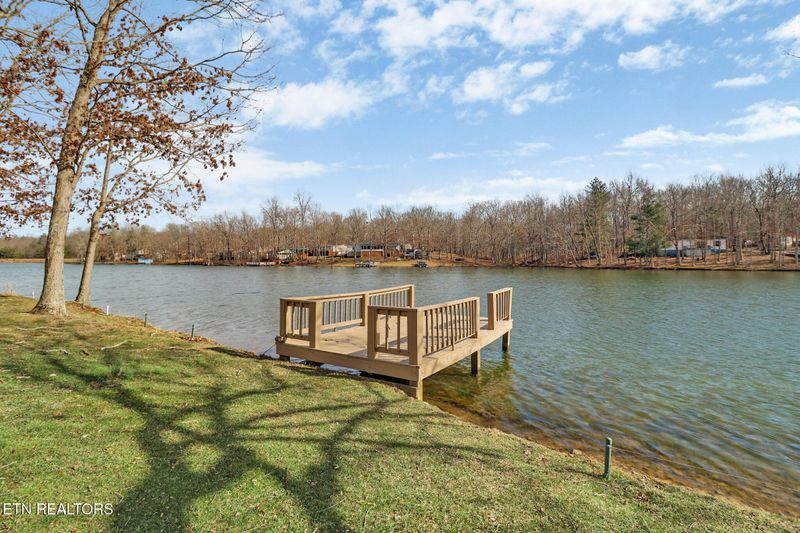 1426 War Eagle Dr, Crossville, TN 38572