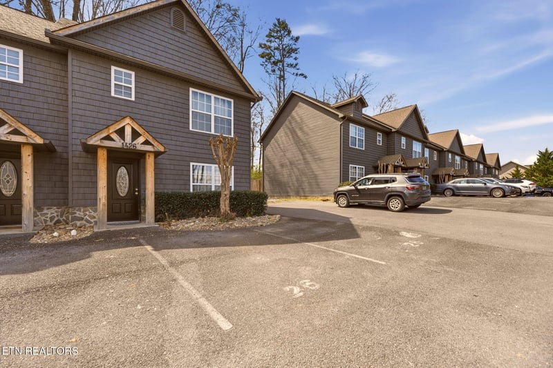 1426 William Holt Blvd, Sevierville, TN 37862