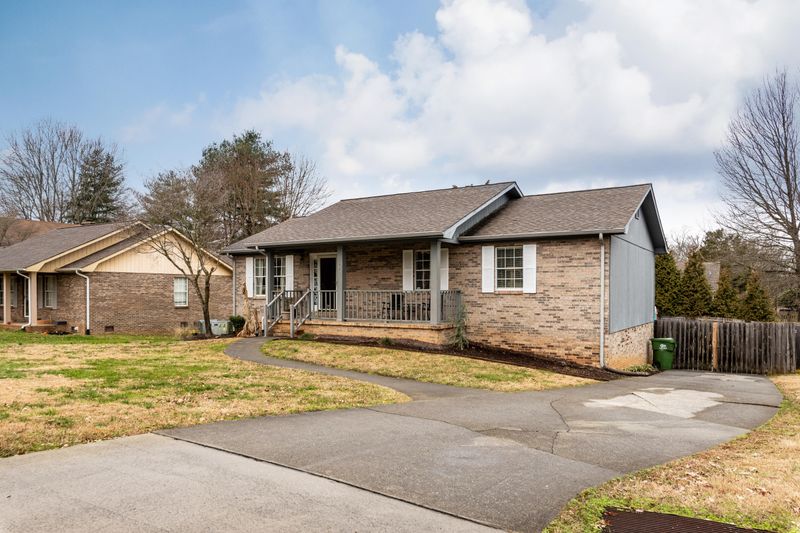 1427 Cedar Park Dr, Maryville, TN 37803
