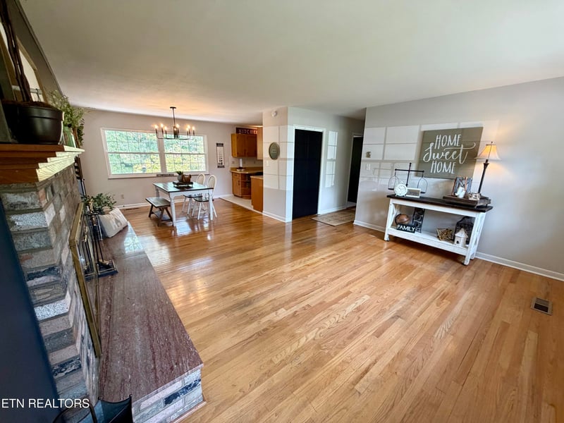 1427 Creekwood Dr, Knoxville, TN 37918