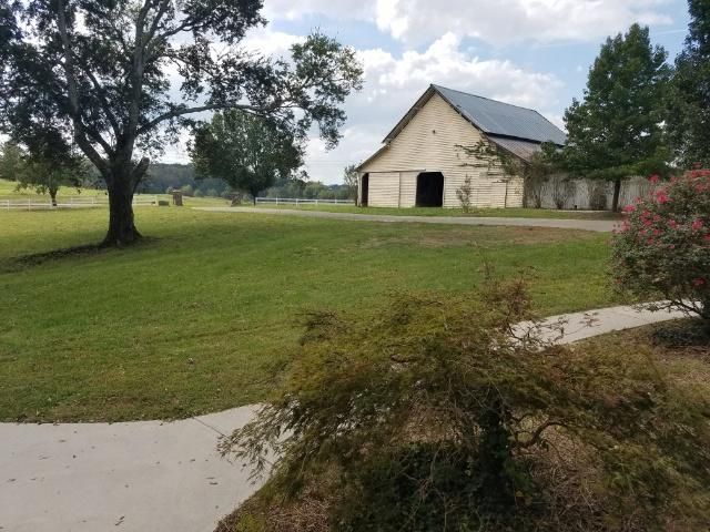 1428 Indian Warpath Rd, Sevierville, TN 37876