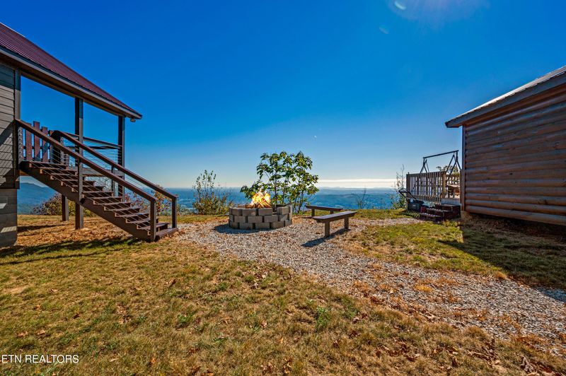 1428 Mcclouds Tr, Lafollette, TN 37766