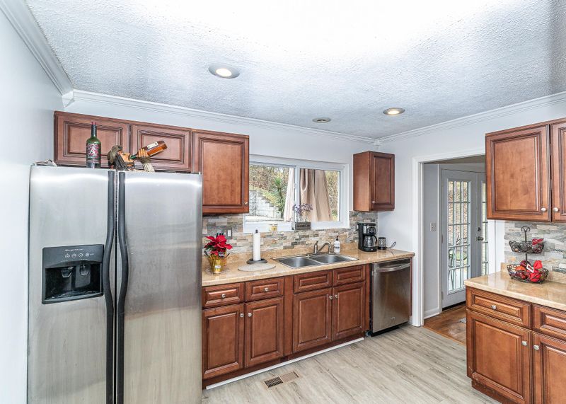 1428 Roberson Springs Rd, Loudon, TN 37774