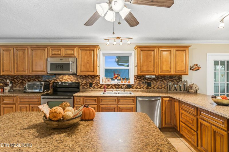 1429 Grove St, Loudon, TN 37774