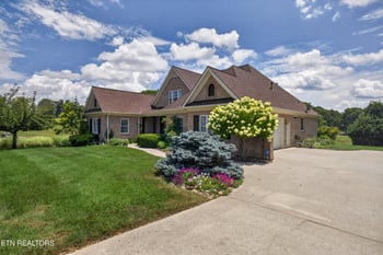 143 Amberly Ct, Lenoir City, TN 37772