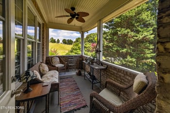143 Amberly Ct, Lenoir City, TN 37772
