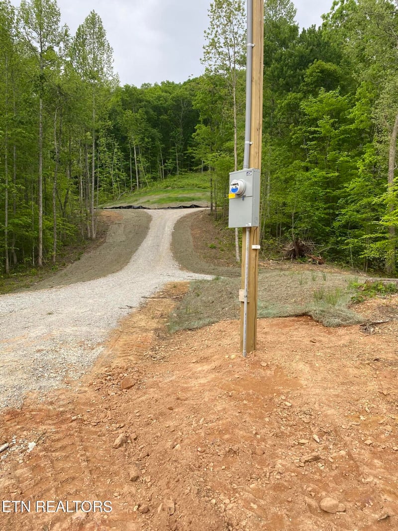 143 Elk Ridge Ln, Pioneer, TN 37847