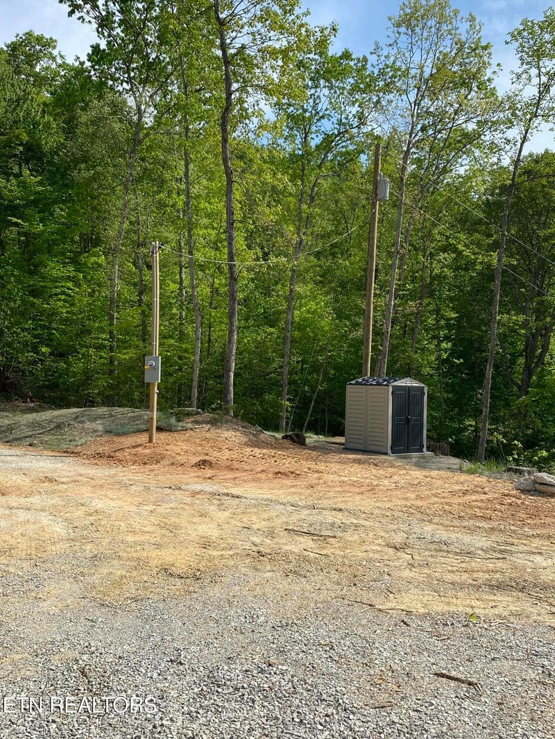 143 Elk Ridge Ln, Pioneer, TN 37847
