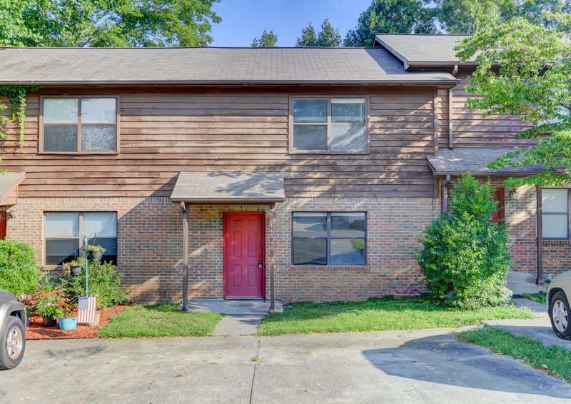 143 High Point Ln, Oak Ridge, TN 37830