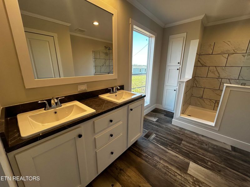 143 Hill Loop Cir, Madisonville, TN 37354