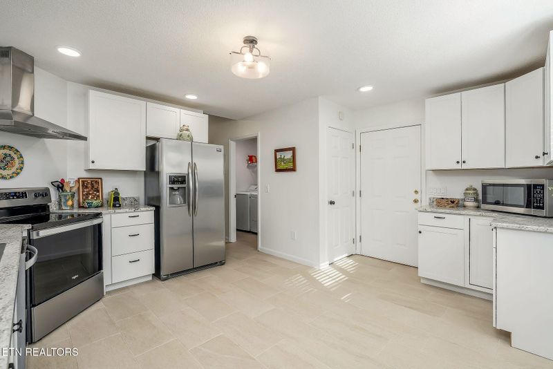 143 Lakeside Dr, Fairfield Glade, TN 38558