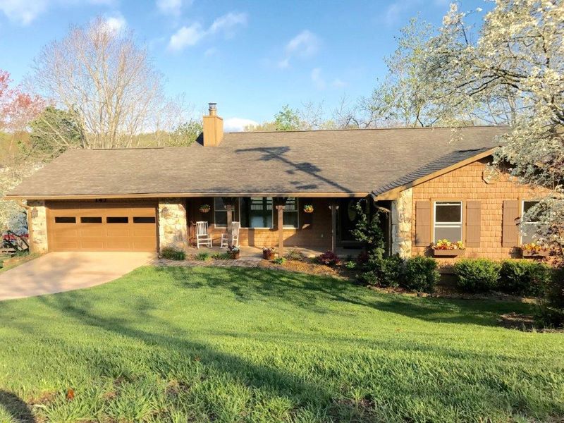 143 Meadowview Dr, Crossville, TN 38558