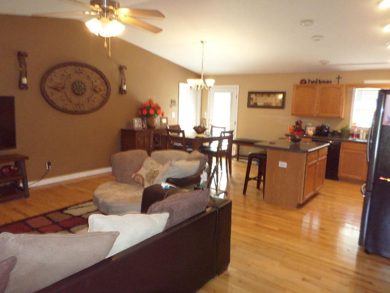 143 NE Sam William Ln, Jacksboro, TN 37757