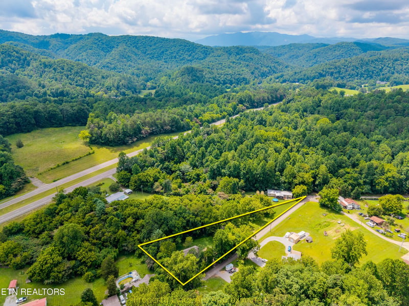 143 Old West Millers Cove Rd, Walland, TN 37886