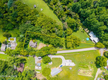 143 Old West Millers Cove Rd, Walland, TN 37886