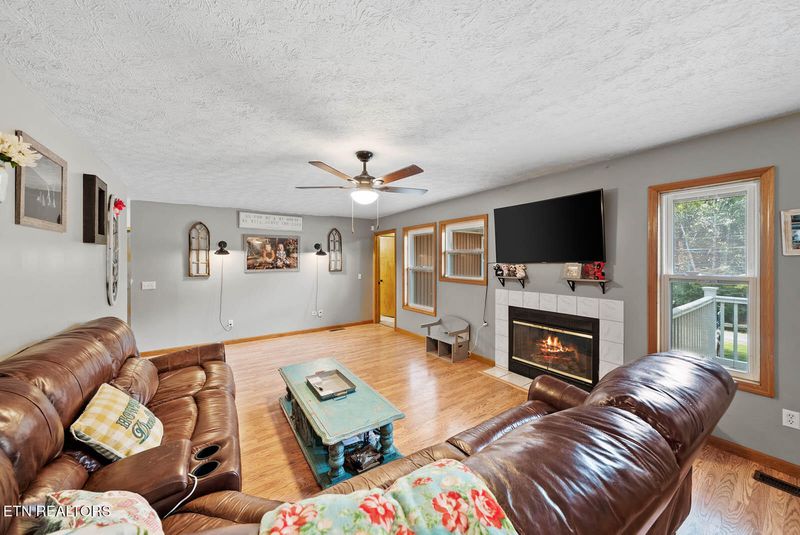 143 Rolling Green Dr, Crossville, TN 38558