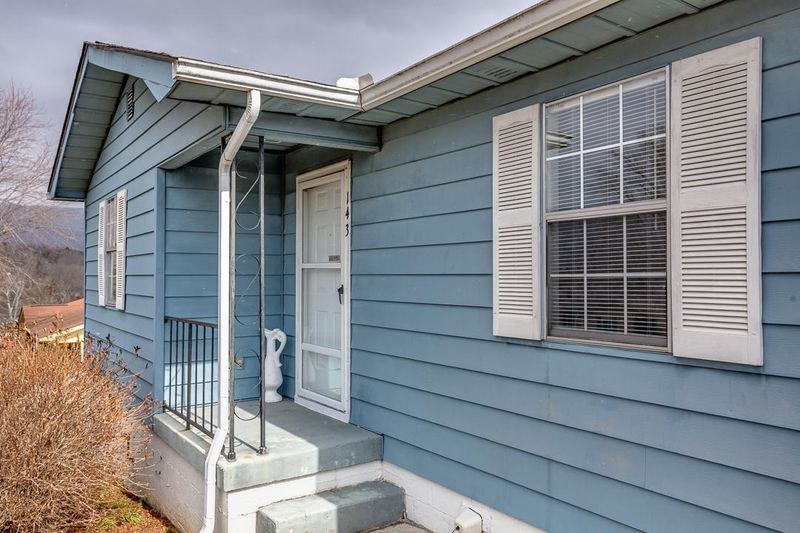 143 Springview Dr, Lafollette, TN 37766