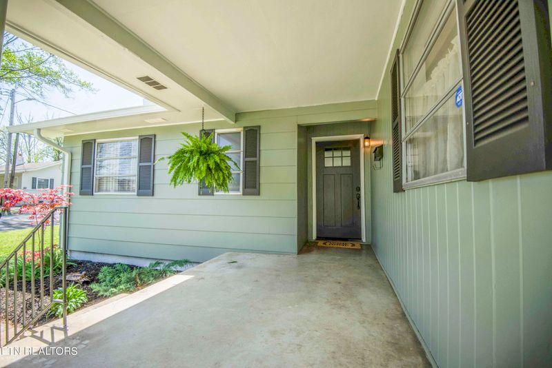 143 Tyson Rd, Oak Ridge, TN 37830