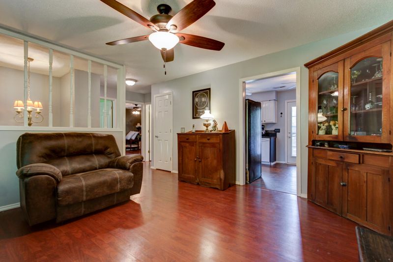 1431 Snodderly Dr, Lenoir City, TN 37771