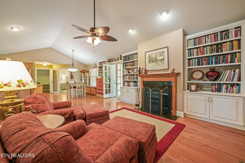 1432 Chessingham Dr, Maryville, TN 37801