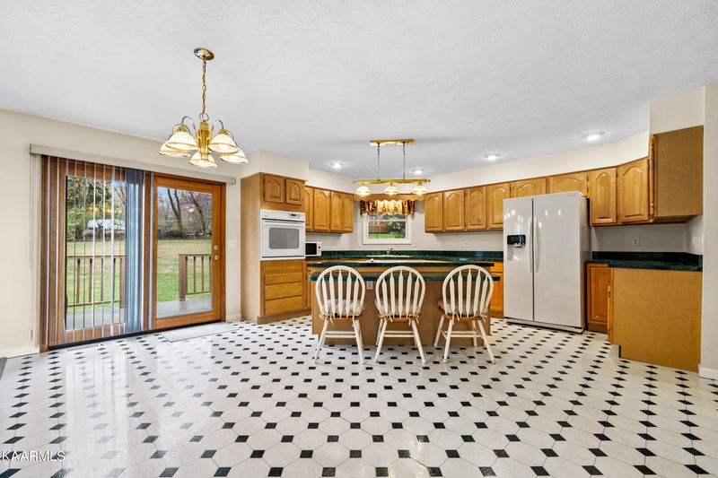 1432 Middle Creek Rd, Sevierville, TN 37862