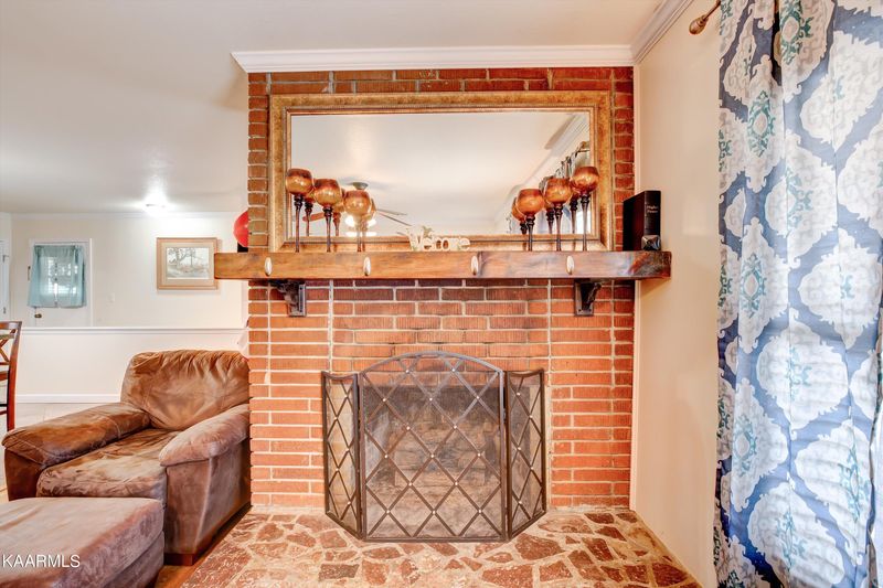 1432 Roberson Spring Rd, Loudon, TN 37774