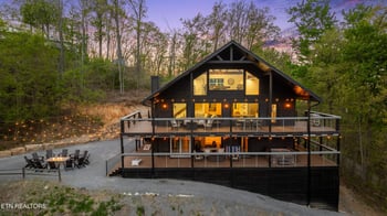 1433 Garrett Pl, Gatlinburg, TN 37738
