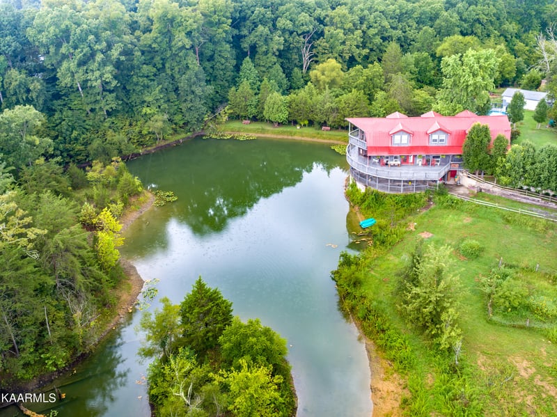 1433 Smith School Rd, Strawberry Plains, TN 37871