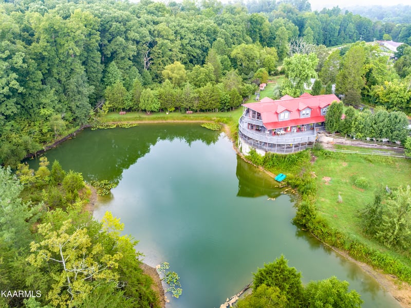 1433 Smith School Rd, Strawberry Plains, TN 37871