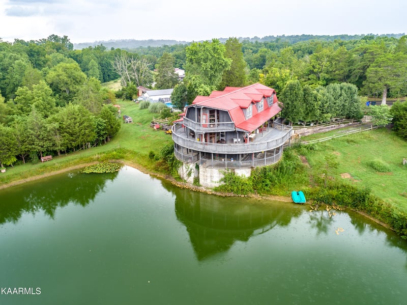 1433 Smith School Rd, Strawberry Plains, TN 37871