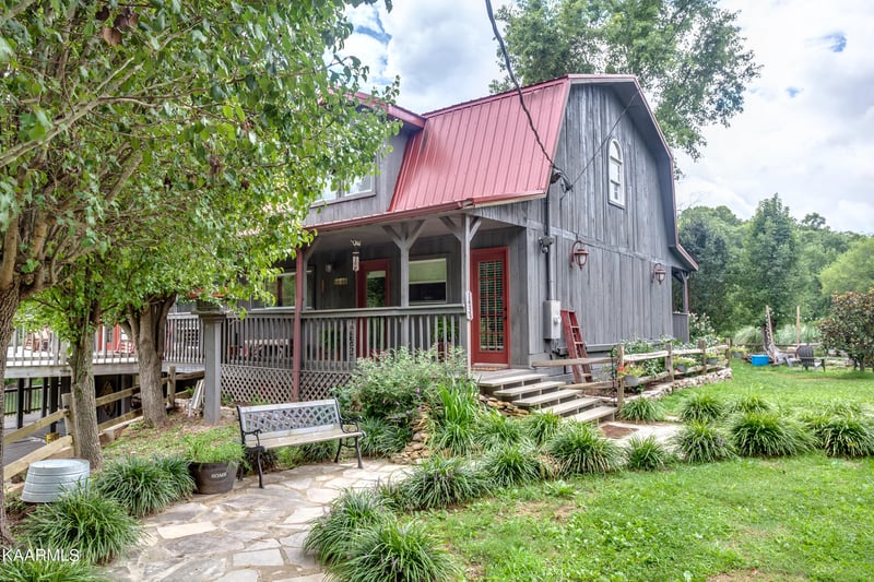 1433 Smith School Rd, Strawberry Plains, TN 37871