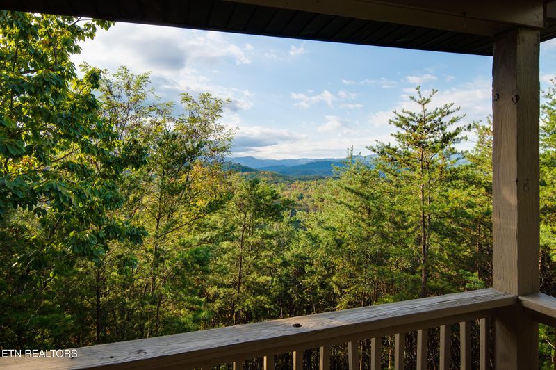 1433 Twin Rock Dr, Sevierville, TN 37862