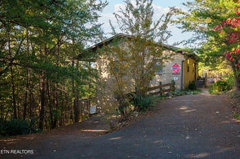 1433 Twin Rock Dr, Sevierville, TN 37862